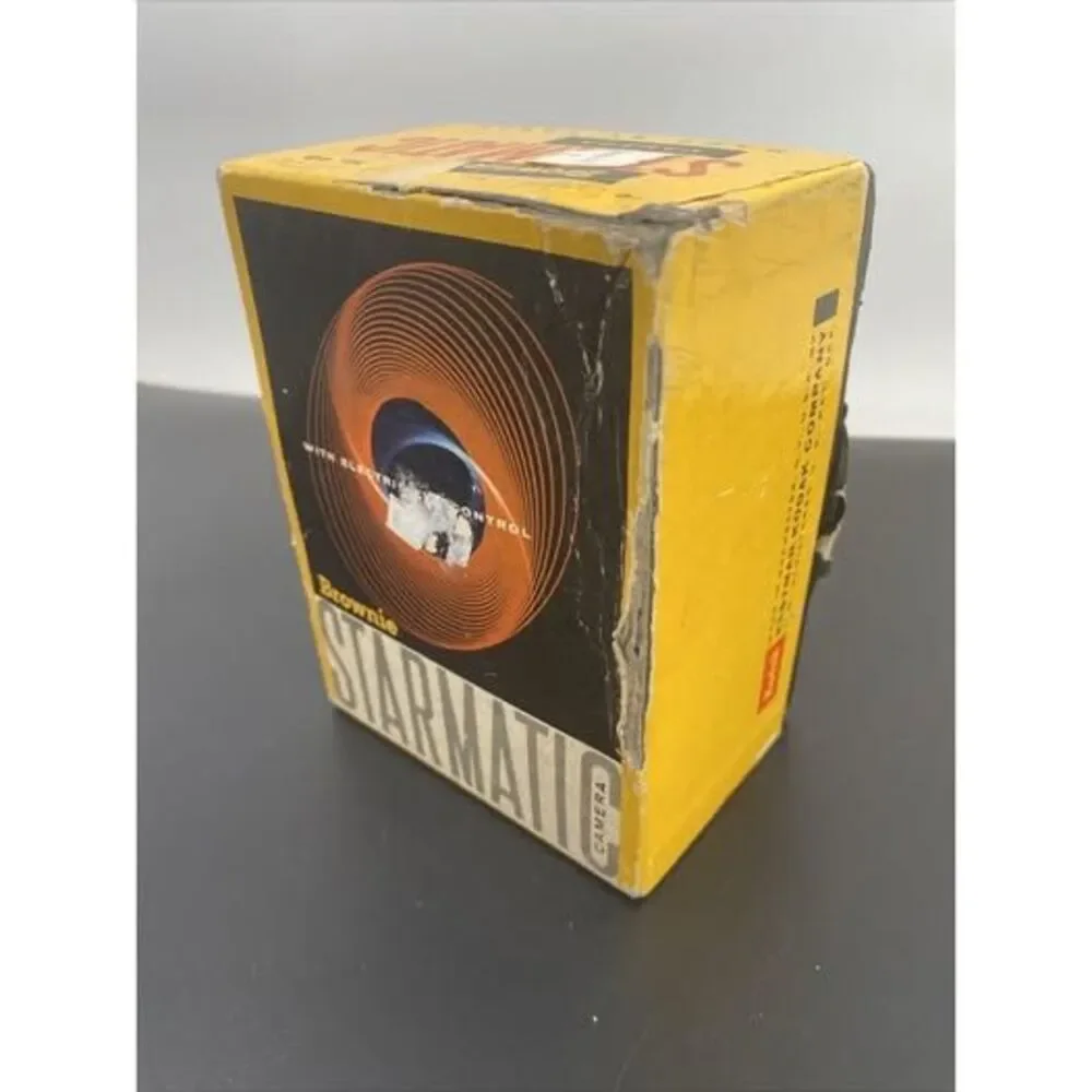 KODAK BROWNIE STARMATIC CAMERA, MINT CONDITION COLLECTOR w/STRAP #46 (B-2)